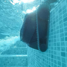 Robot piscine sans fil Dolphin Liberty 300 avec perche de rappel