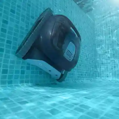 Robot piscine sans fil Dolphin Liberty 400 connecté