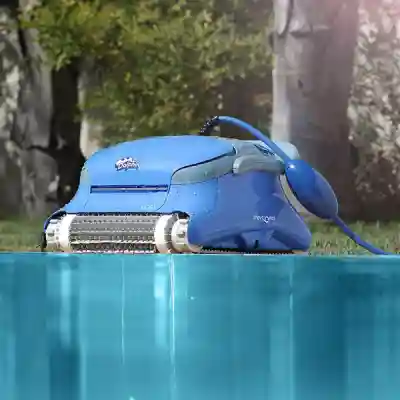 Robot de piscine Dolphin M250 : nettoyage du fond et des parois du bassin