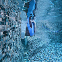 Robot Dolphin M550, le robot de piscine autonome haut de gamme