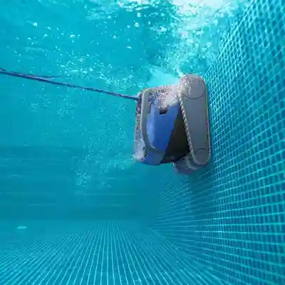 Robot Dolphin M600, le robot de piscine connecté garanti 4 ans