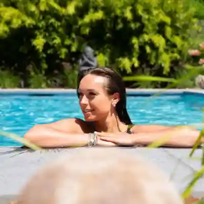 Piscine coque vinylester 11 x 4,20 m Moorea avec bac pour volet immergé