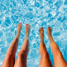 Piscine coque vinylester 11 x 4,20 m Moorea avec bac pour volet immergé