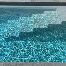 Piscine coque vinylester 11 x 4,20 m Moorea avec bac pour volet immergé