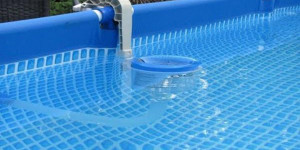 Robot de nettoyage et accessoires pour piscine hors sol