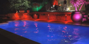 Projecteur de piscine et éclairage du bassin à technologie led économe