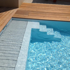 Volet piscine avec caillebotis immergés