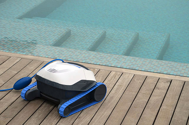 Voilà à quoi sert un robot de piscine : nettoyer le bassin à votre place