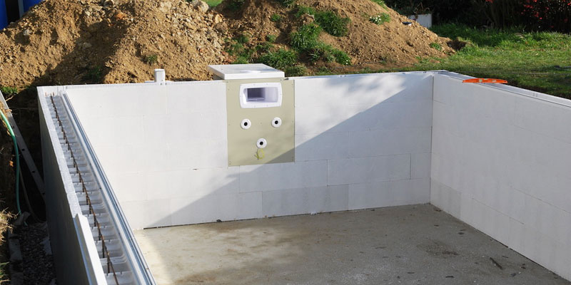Mur filtrant autonome sur piscine en construction