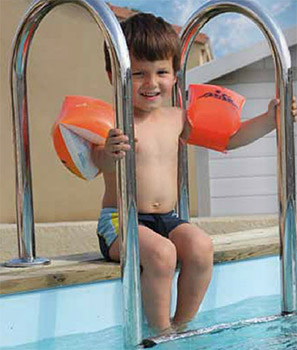 Piscine de taille adaptée aux enfants