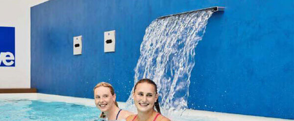 Cascade de piscine murale