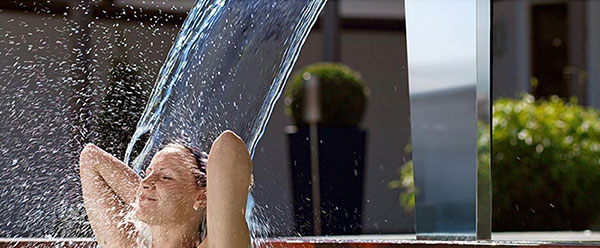 Cascade de piscine sur pied