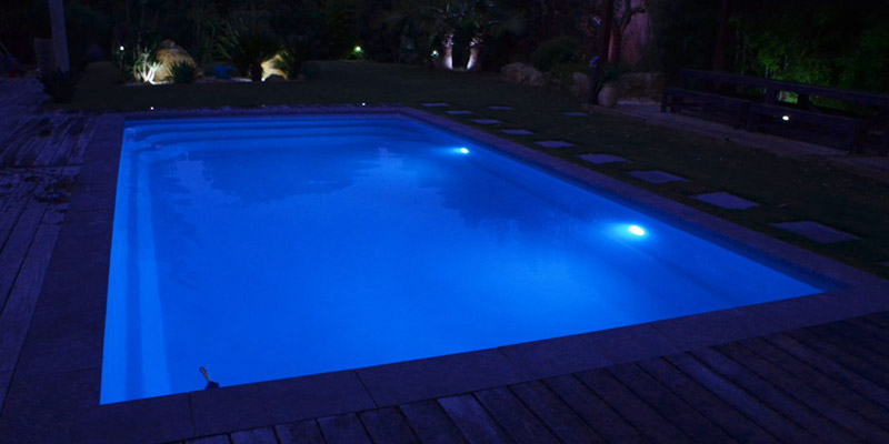 Pour votre piscine : pensez à l'éclairage LED ! - Le Blog Lux et Déco