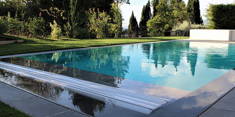 Volet de piscine avec caillebotis immergés