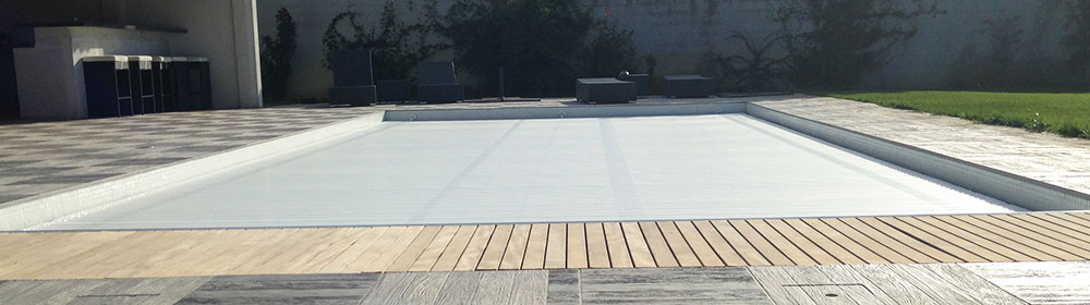 Volet piscine immergé avec plage apparente